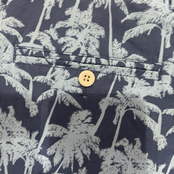 SOLD Vineyard Vines Men’s Classic Fit 9” Breaker Shorts Blue with Palm Tree‎ Pri - Picture 5 of 6